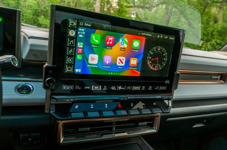 Apple CarPlay in the GMC Hummer EV Pickup